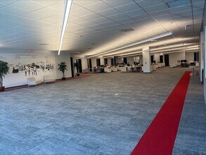 815 N Opdyke Rd, Auburn Hills, MI for lease Lobby- Image 2 of 2