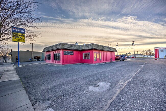 More details for 627 S Columbia Ave, Connell, WA - Retail for Sale