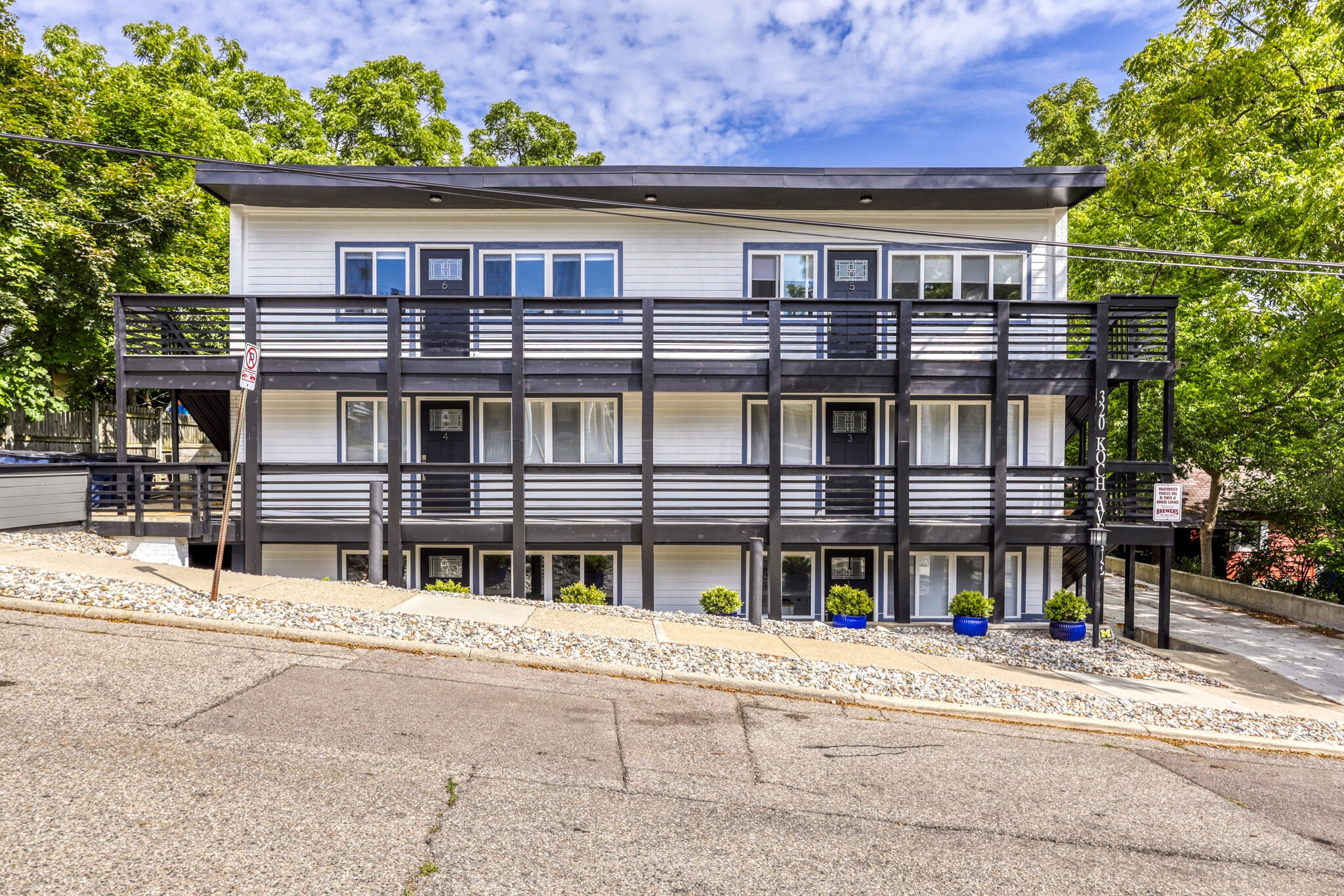 320 Koch Ave, Ann Arbor, MI for sale Primary Photo- Image 1 of 45