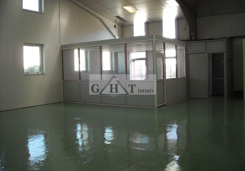 Industrial in SAINT-OUEN-L'AUMONE for lease - Interior Photo - Image 3 of 3