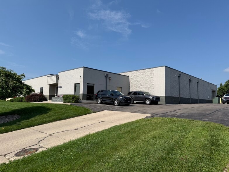 7989 S Suburban Rd, Centerville, OH for sale - Building Photo - Image 3 of 18