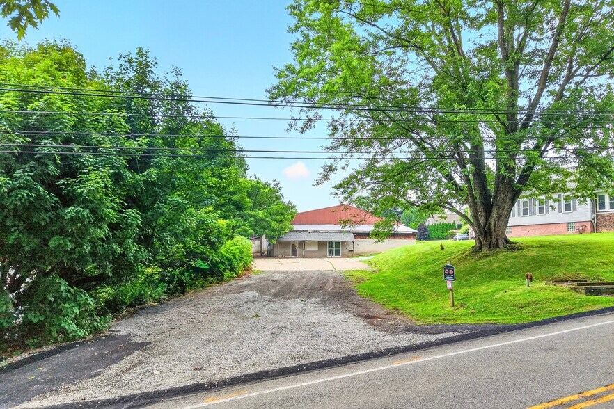1365 Mount Pleasant Rd, Greensburg, PA à vendre - Photo du bâtiment - Image 2 de 10