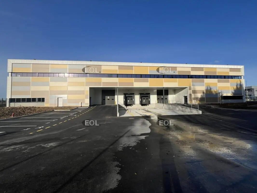 Industrial in Plaisir for lease Building Photo- Image 1 of 11