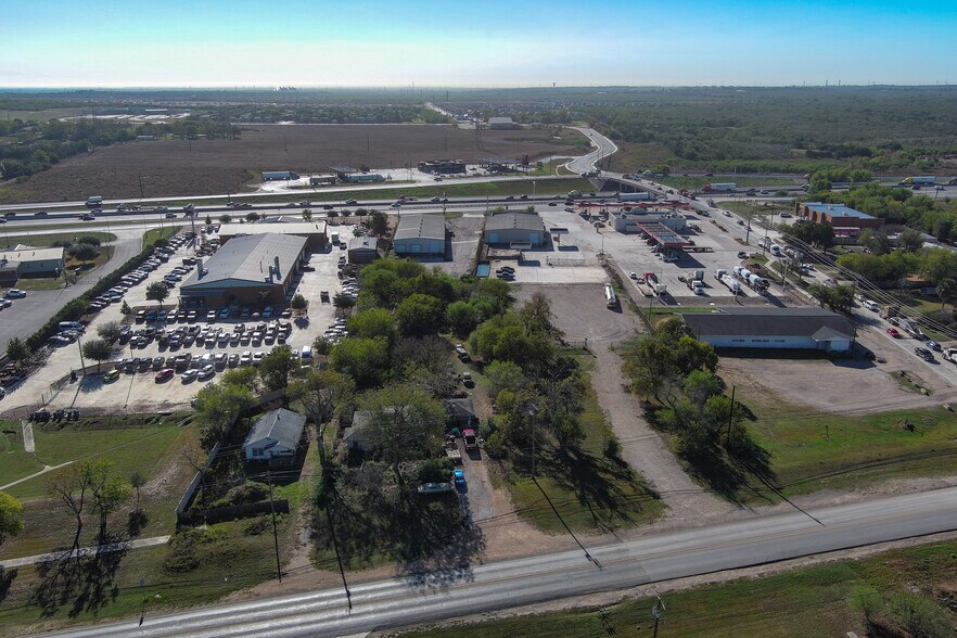 4320 S Interstate 35, New Braunfels, TX à vendre - Photo du bâtiment - Image 3 de 13