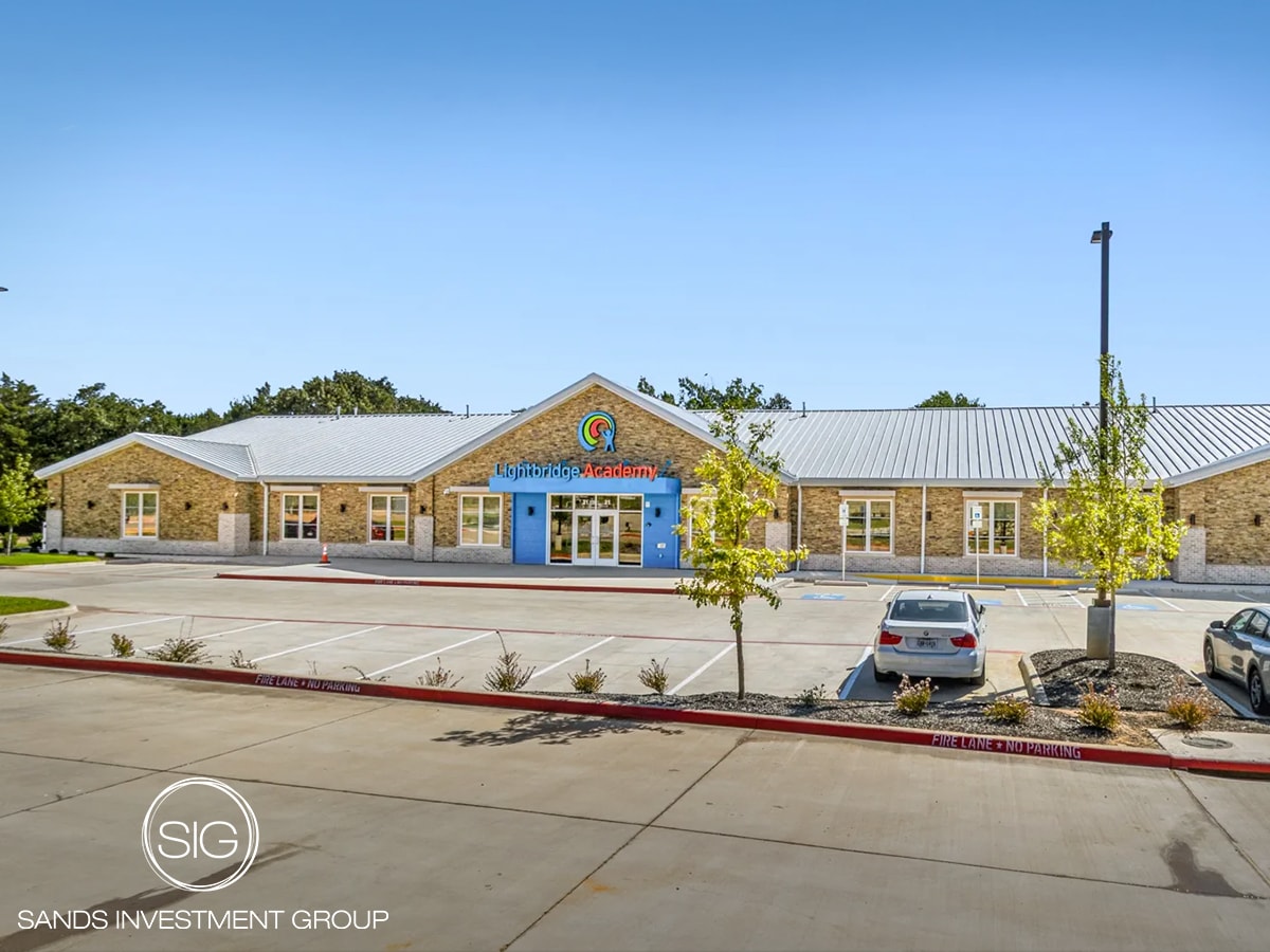 21 E Debbie Ln, Mansfield, TX for sale Primary Photo- Image 1 of 6