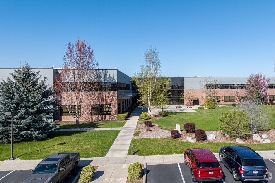 12825 E Mirabeau Pky, Spokane Valley, WA à louer - Photo du bâtiment - Image 2 de 4