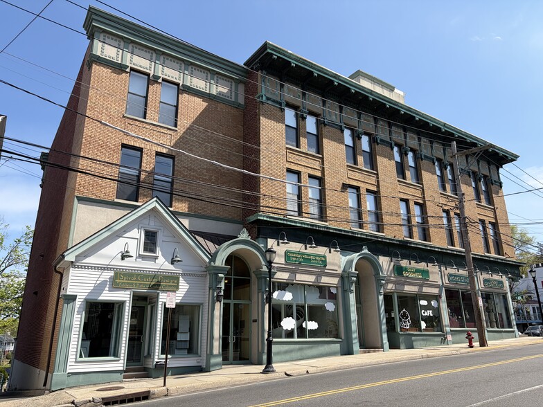 299-305 Main St, Port Washington, NY for lease - Building Photo - Image 2 of 11