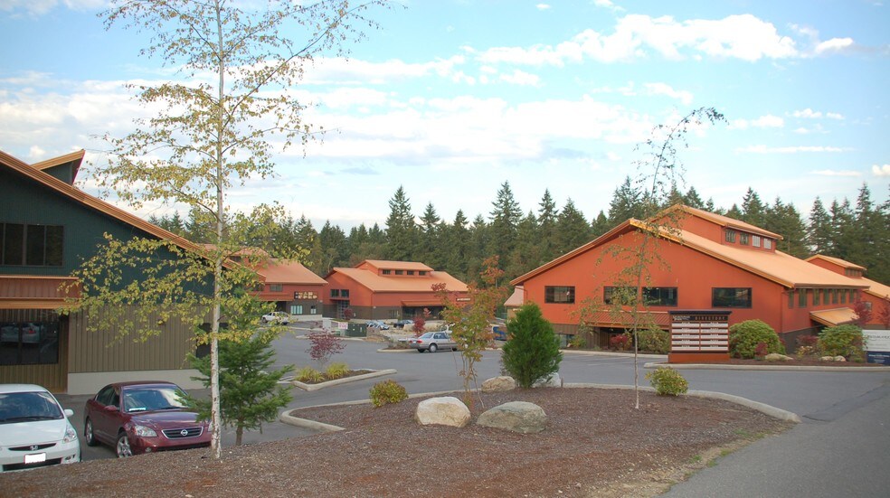 9440 Sportsman Club Rd NE, Bainbridge Island, WA à vendre - Photo du bâtiment - Image 3 de 4