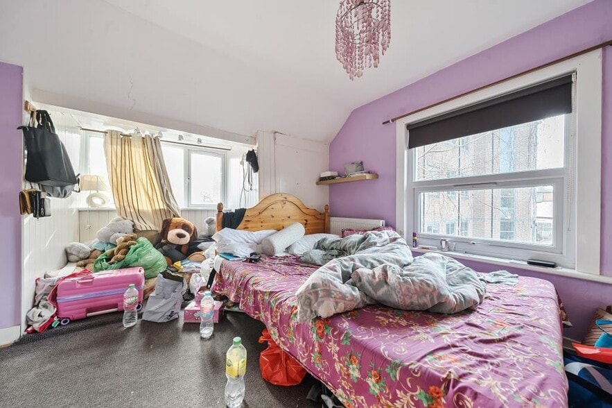 457 London Rd, Camberley for sale - Building Photo - Image 3 of 15