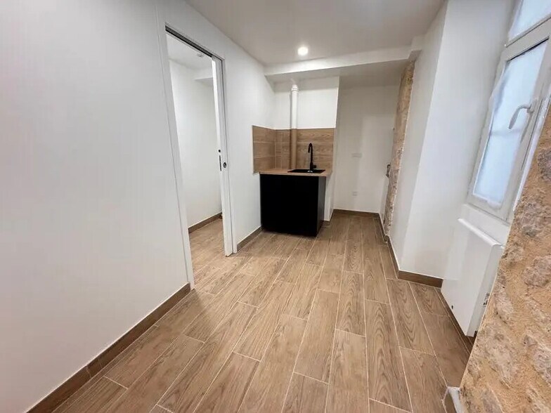 Office in Paris for lease - Interior Photo - Image 3 of 5