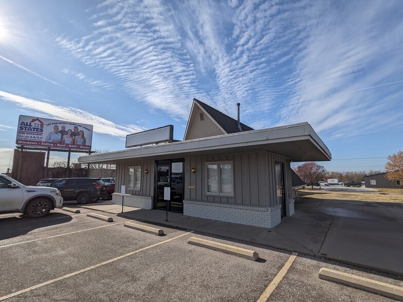OFFICE/RETAIL BUILDINGS ON BALTIMORE/K15 portfolio of 2 properties for sale on LoopNet.ca - Building Photo - Image 2 of 8