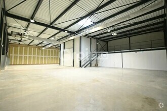 Flex in Janneyrias for lease Interior Photo- Image 1 of 7