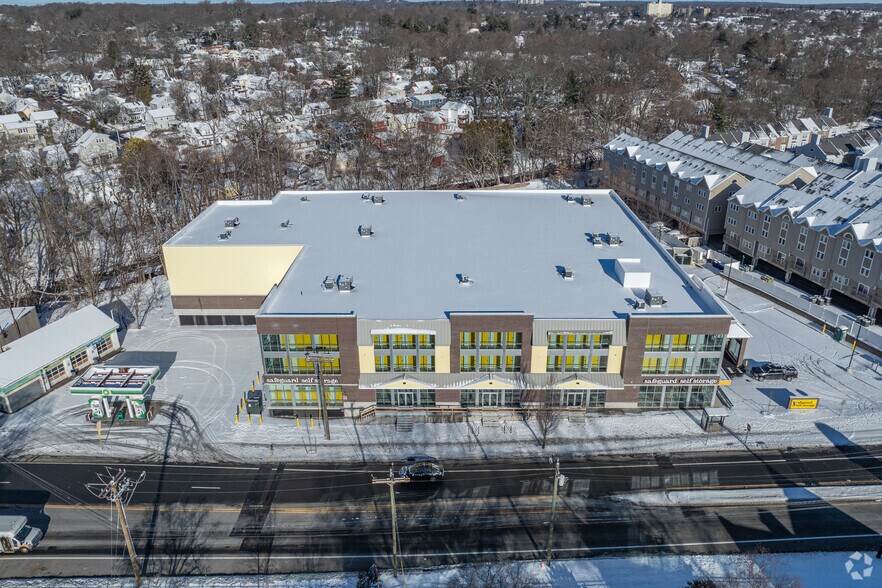 2710 North Ave, Bridgeport, CT à louer - Photo du bâtiment - Image 3 de 5