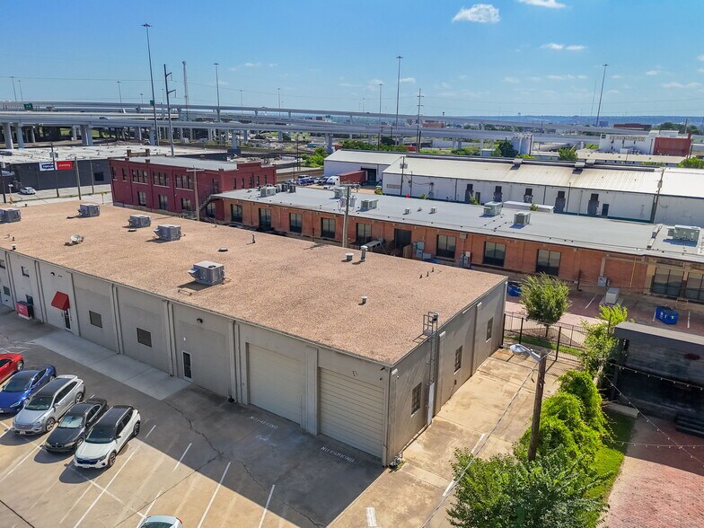 304 E Vickery Blvd, Fort Worth, TX à louer - Photo du bâtiment - Image 2 de 14