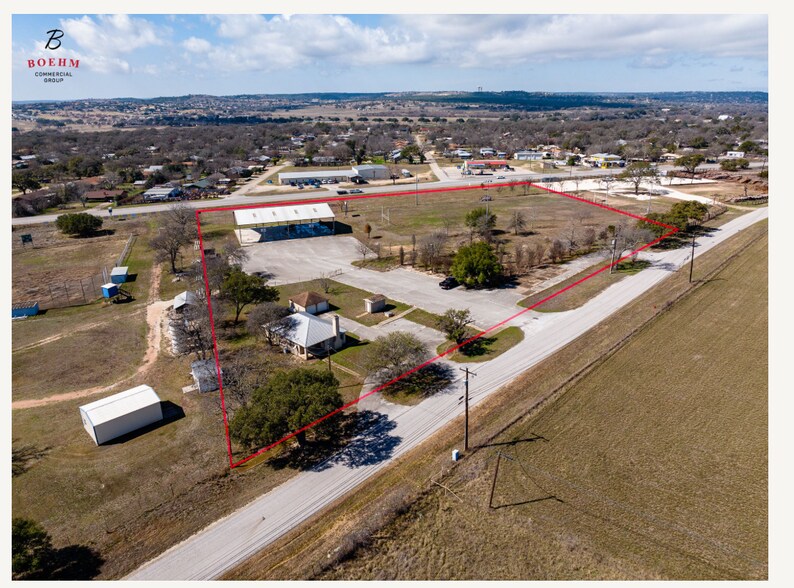 601 Peterson Farm Rd, Kerrville, TX à vendre - Photo du bâtiment - Image 2 de 46