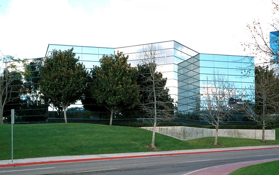 8808 Rio San Diego Dr, San Diego, CA for lease - Primary Photo - Image 1 of 3