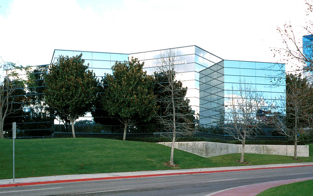 8808 Rio San Diego Dr, San Diego, CA for lease Primary Photo- Image 1 of 4