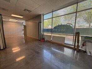 2538-2546 Somerset Center Dr, Winston-Salem, NC for lease Interior Photo- Image 2 of 4