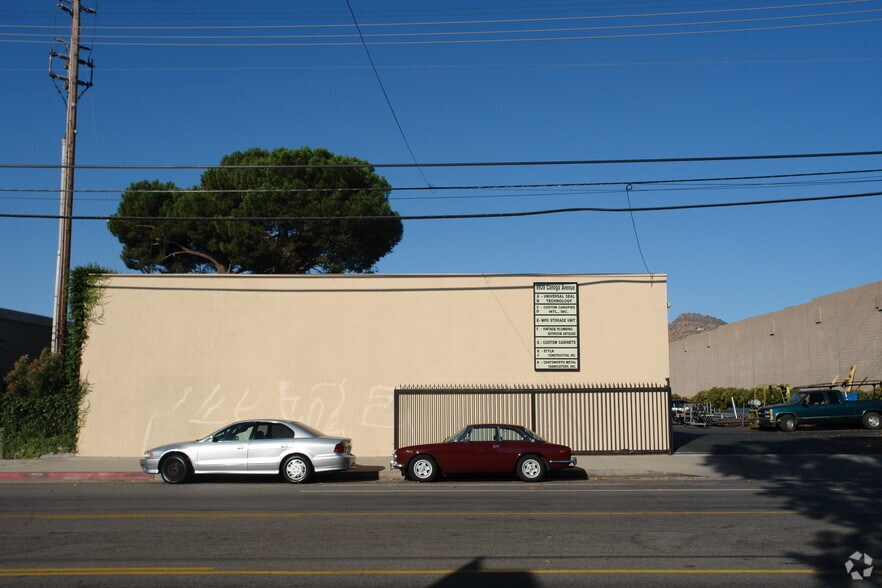 9939 Canoga Ave, Chatsworth, CA à louer - Photo du bâtiment - Image 2 de 7