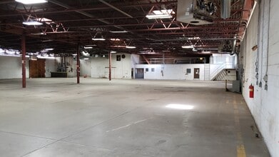 1223 N 6th Ave, Yakima, WA for lease Interior Photo- Image 1 of 4