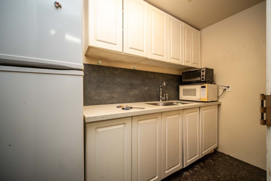 12671 Bathgate Way, Richmond, BC for sale - Building Photo - Image 2 of 8