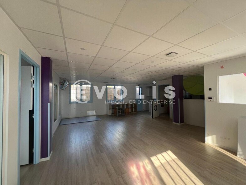 Bureau dans Wissous à louer - Photo du bâtiment - Image 1 de 12