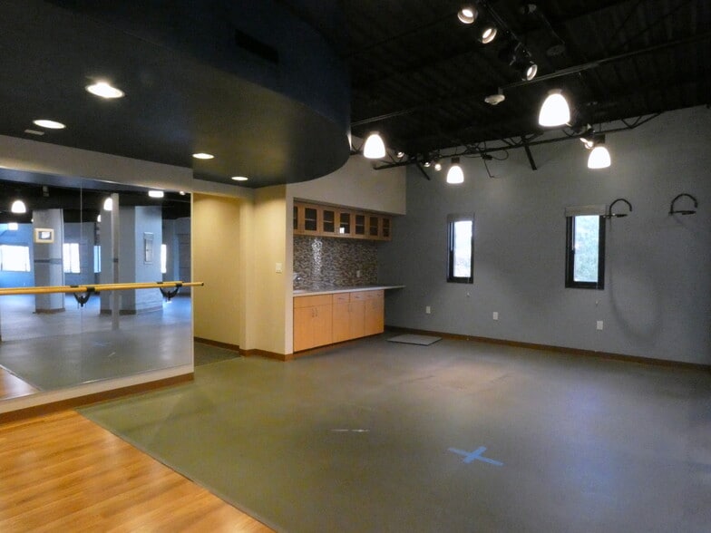 162 Kings Hwy N, Westport, CT for lease - Interior Photo - Image 2 of 7