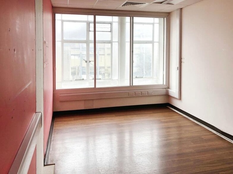 General Gordon Pl, London for lease - Building Photo - Image 3 of 6