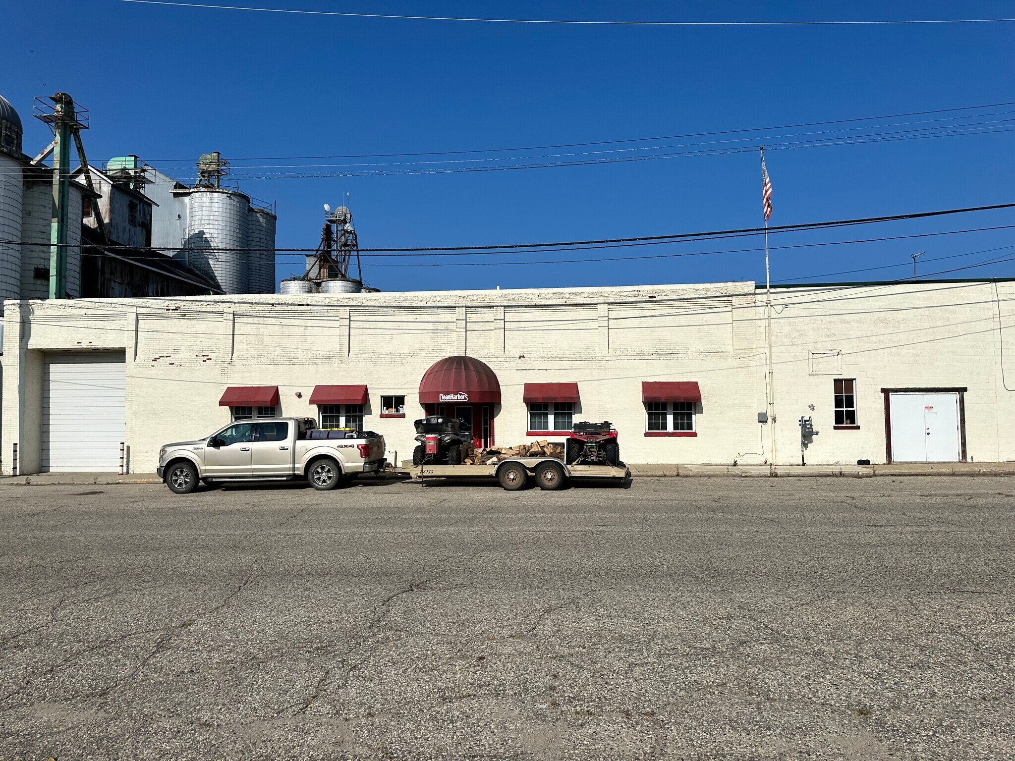 212 S Pine River St, Ithaca, MI for sale Primary Photo- Image 1 of 30