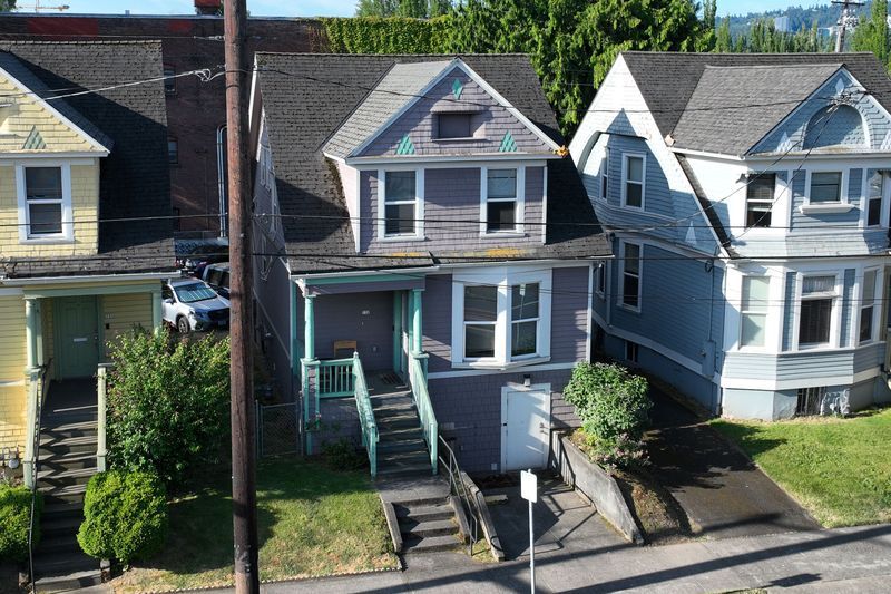 Affordable Housing Portfolio portfolio of 3 properties for sale on LoopNet.ca - Building Photo - Image 3 of 5