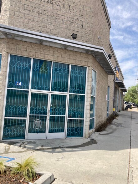 9901 San Fernando Rd, Pacoima, CA à louer - Photo du bâtiment - Image 3 de 13