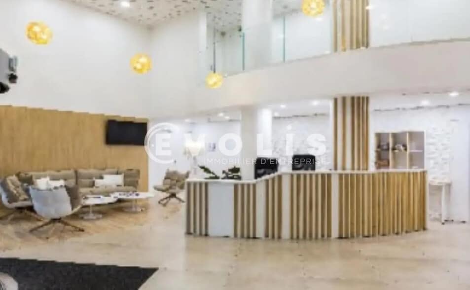 Flex dans Courbevoie à louer - Hall d’entrée - Image 2 de 13