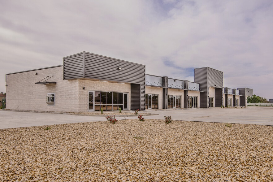 10617 University Ave, Lubbock, TX à louer - Photo du bâtiment - Image 3 de 12