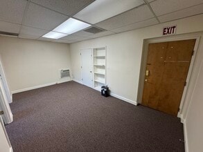 596 N Lake Ave, Pasadena, CA for lease Interior Photo- Image 2 of 7
