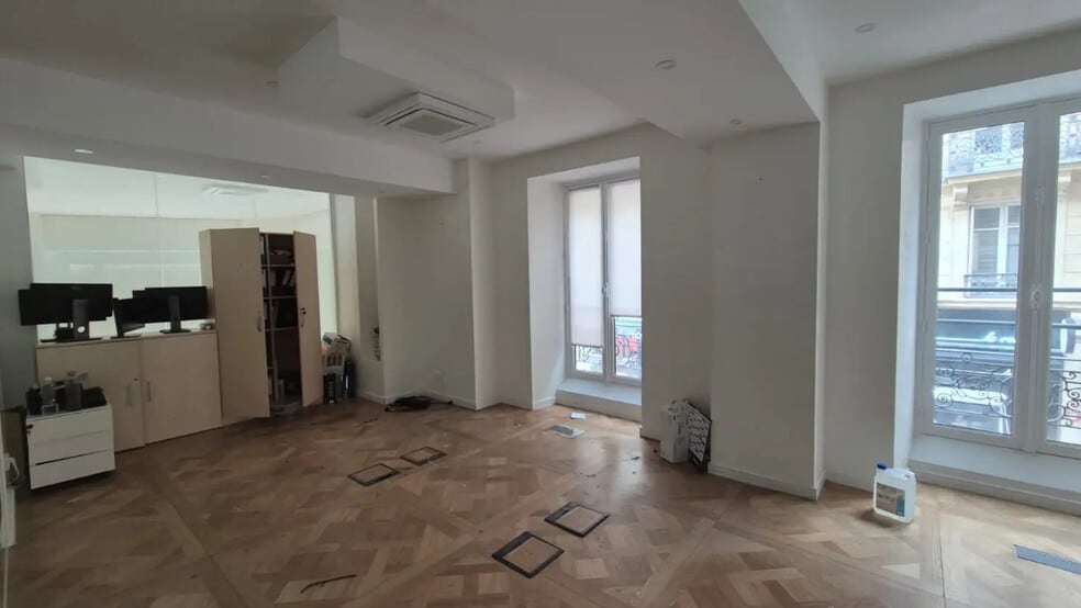 10 Rue De Rome, Paris for lease - Building Photo - Image 3 of 6