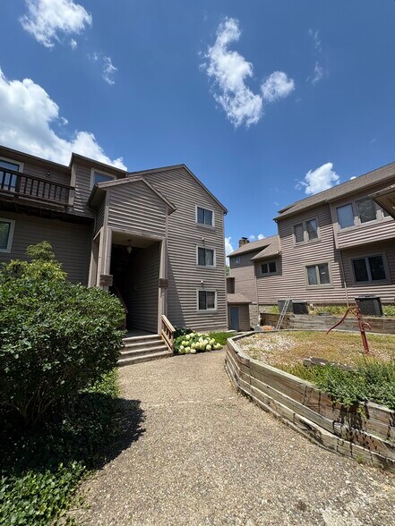 245 N Jefferson St, Nashville, IN à vendre - Photo du bâtiment - Image 2 de 13