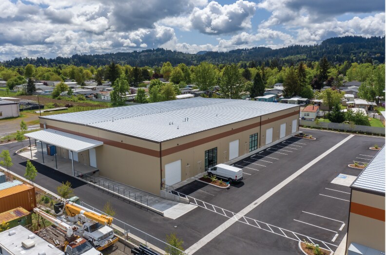 1369 S Bertelsen Rd, Eugene, OR à louer - Photo du bâtiment - Image 2 de 3