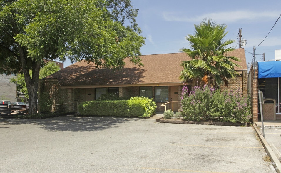 4010 N Lamar Blvd, Austin, TX for lease - Building Photo - Image 2 of 6