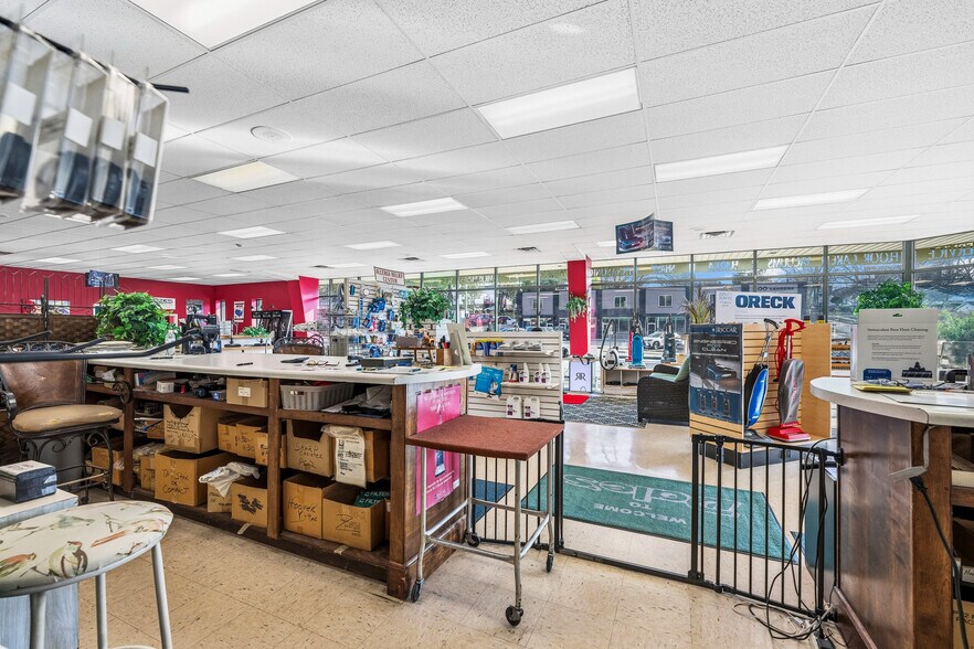 605 Laurens Rd, Greenville, SC for sale - Building Photo - Image 2 of 33