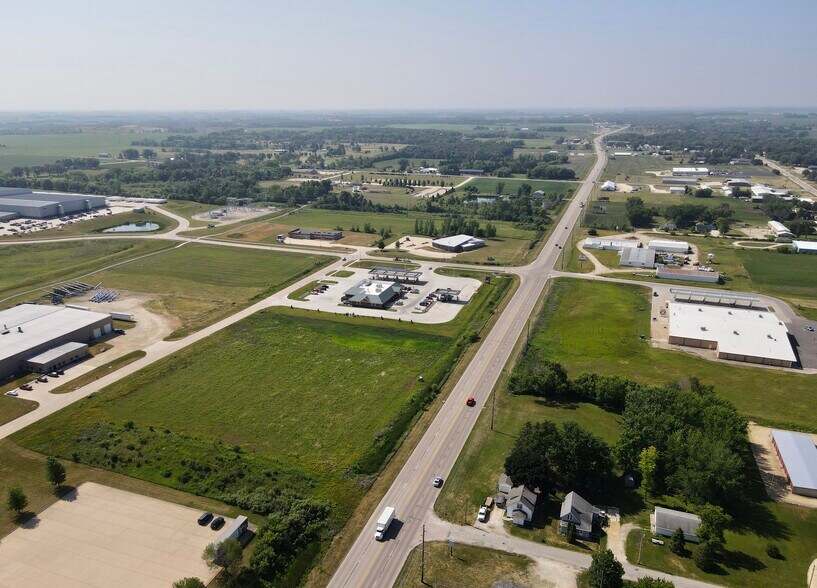 Rock Island Rd & Industrial Park Rd, Oelwein, IA à vendre - Photo du bâtiment - Image 2 de 4