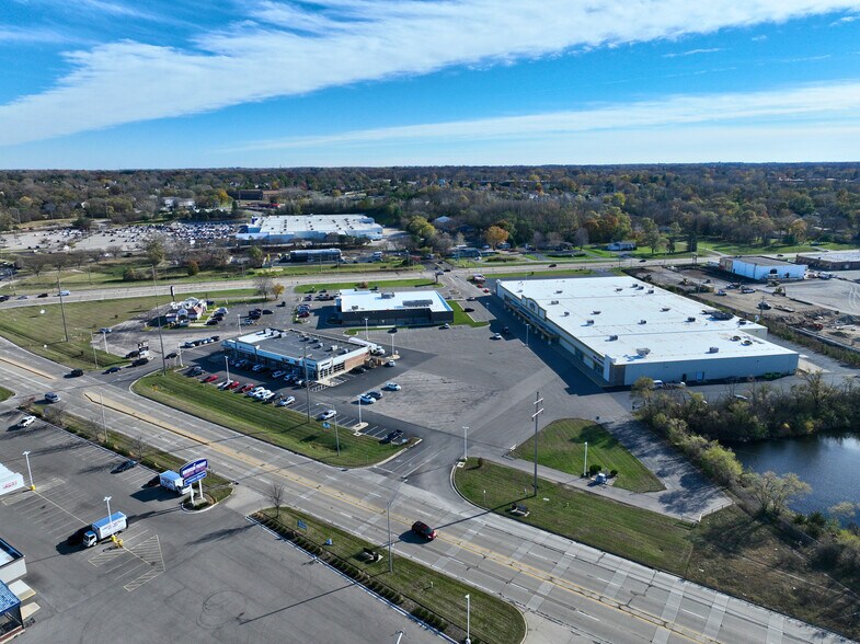 1519 E Riverside Blvd, Loves Park, IL à louer - Photo du bâtiment - Image 2 de 6