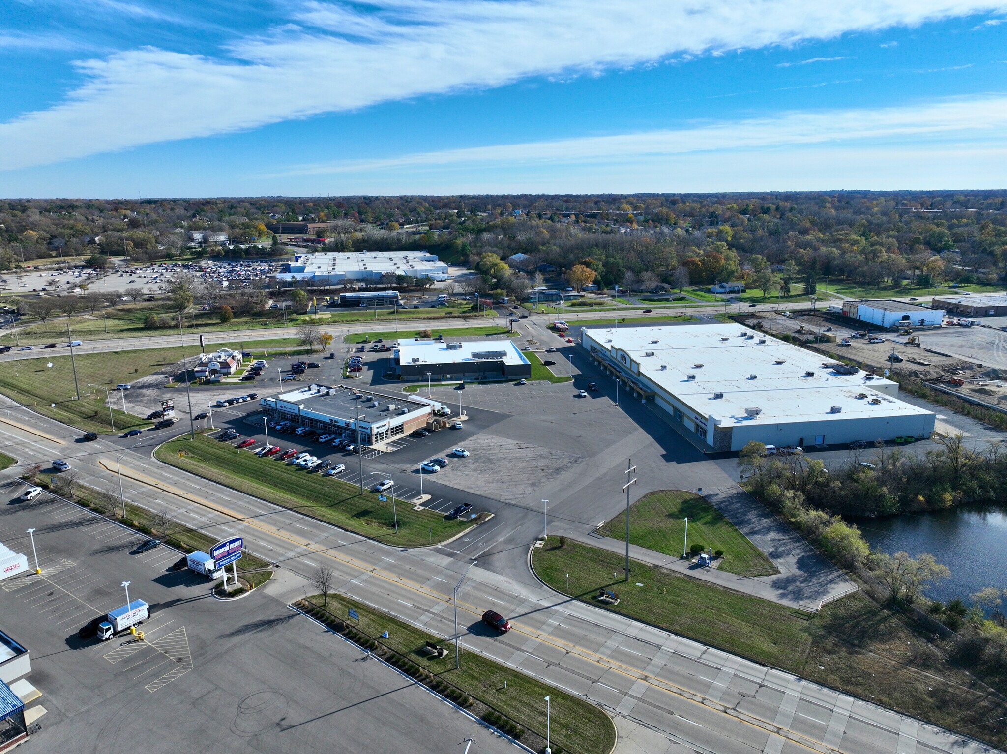 1519 E Riverside Blvd, Loves Park, IL à louer Photo principale- Image 1 de 7