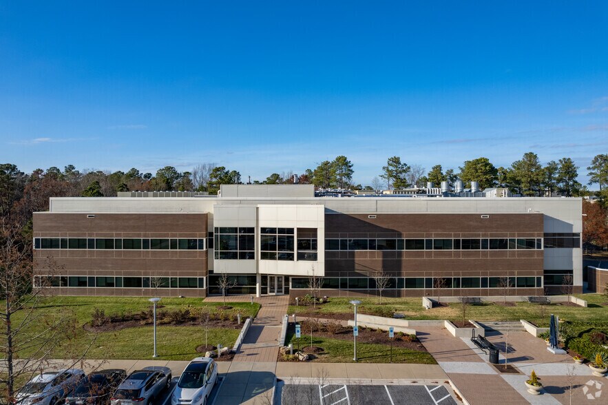 7010 Kit Creek Rd, Morrisville, NC à louer - Photo du bâtiment - Image 3 de 9