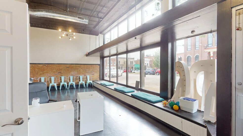 215 W College Ave, Greenville, IL à louer - Hall d’entrée - Image 2 de 21