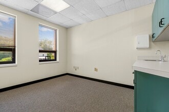955 Main St, Winchester, MA for lease Interior Photo- Image 2 of 11