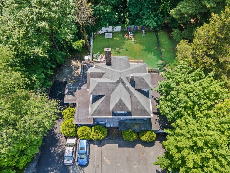 247 N Middletown Rd, Pearl River, NY à vendre - Photo du bâtiment - Image 2 de 18