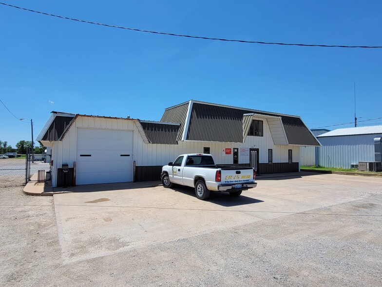 1409 W McArtor Rd, Dodge City, KS à vendre - Photo du b timent - Image 2 de 27