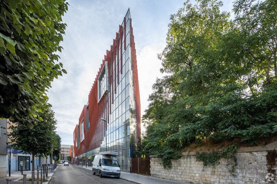 Office in Saint-Ouen-sur-Seine for lease - Building Photo - Image 2 of 2