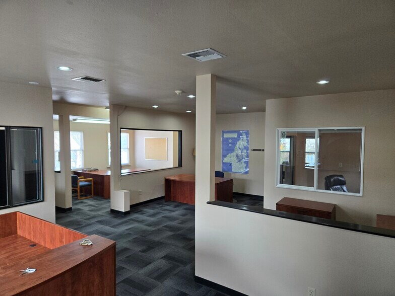 1702 Pennsylvania Ave, Bremerton, WA à vendre - Photo du bâtiment - Image 3 de 7