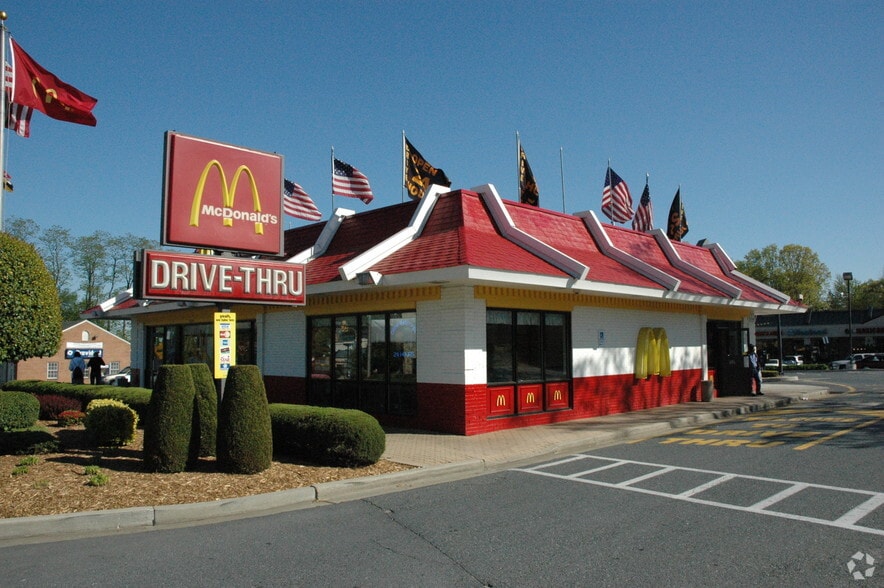12116-12168 Darnestown Rd, Gaithersburg, MD for lease - Building Photo - Image 3 of 5